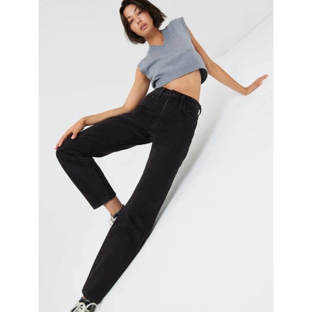 ARITZIA // SUNDAY BEST LOW KEY MOM JEAN